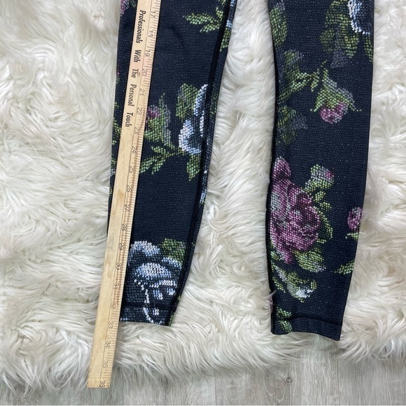 Lululemon‎ High Times Garden Party Leggings 4 - Picture 3 of 9